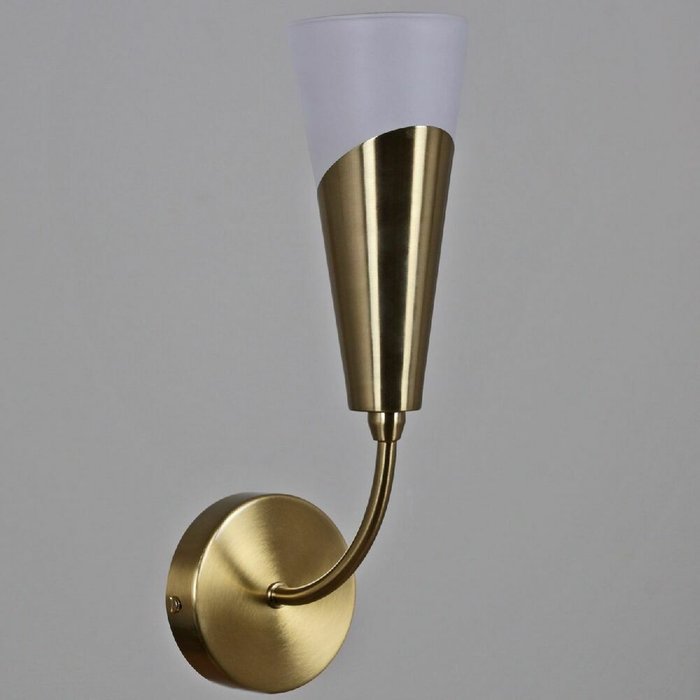 Бра IL0459-1W-79 BRASS (стекло, цвет белый) - купить Бра и настенные светильники по цене 2970.0 Бра IL0459-1W-79 BRASS (стекло, цвет белый) - купить Бра и настенные светильники по цене 2970.0