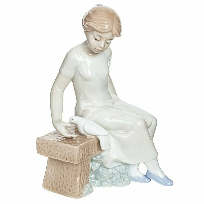 Фигурка декоративная Девочка бело-бежевого цвета - лучшие Фигуры и статуэтки в INMYROOM