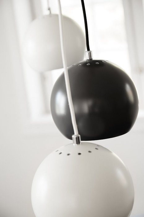 Подвесная лампа Ball черного цвета - лучшие Подвесные светильники в INMYROOM