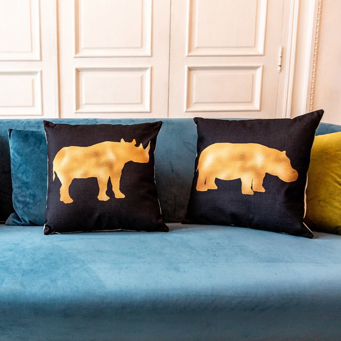 Интерьерная подушка Золотой носорог 45х45 - лучшие Декоративные подушки в INMYROOM