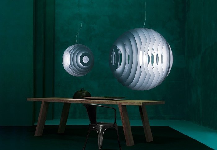 Подвесной светильник Foscarini SUPERNOVA  выполнен из параллельно соединенных дисков из металла - купить Подвесные светильники по цене 115210.0