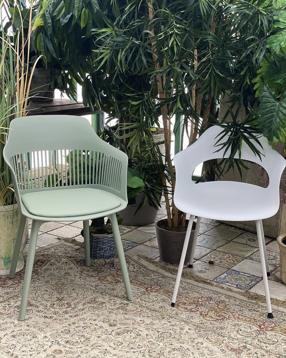 Стул Crocus серо-зеленого цвета с подушкой  - лучшие Обеденные стулья в INMYROOM