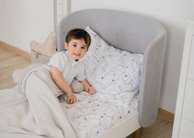 Кровать Kidi Soft 67х137 бело-серого цвета - лучшие Одноярусные кроватки в INMYROOM