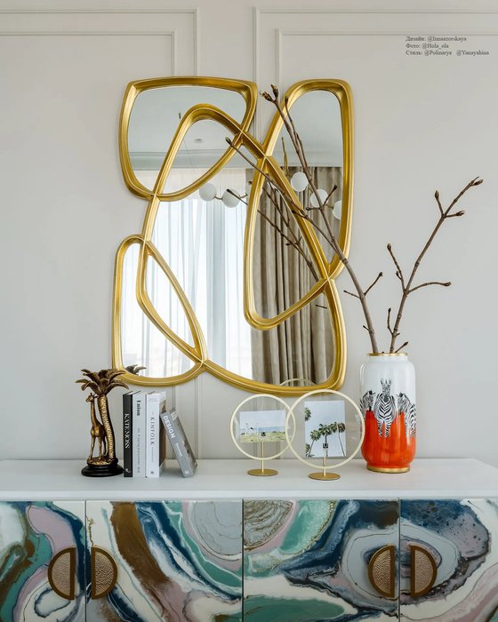 Настенное зеркало Луар в раме золотого цвета - купить Настенные зеркала по цене 47614.0