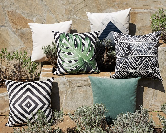 Декоративная подушка Tropic зеленого цвета - лучшие Декоративные подушки в INMYROOM