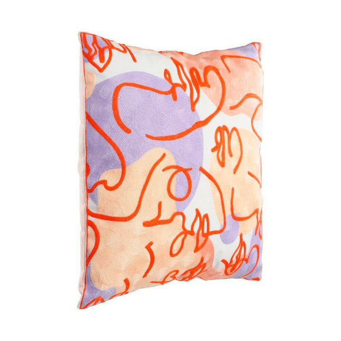 Декоративная подушка Berhala 45х45 розово-белого цвета - лучшие Декоративные подушки в INMYROOM
