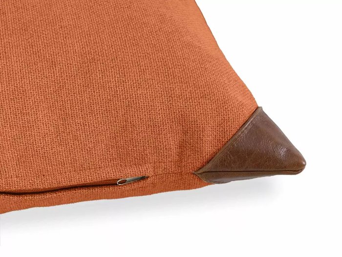 Подушка Chesterfield 60х60 оранжевого цвета - лучшие Декоративные подушки в INMYROOM