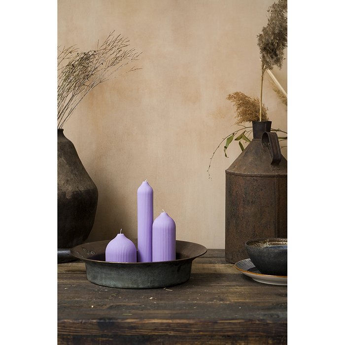 Свеча декоративная из коллекции Edge сиреневого цвета  - лучшие Свечи в INMYROOM