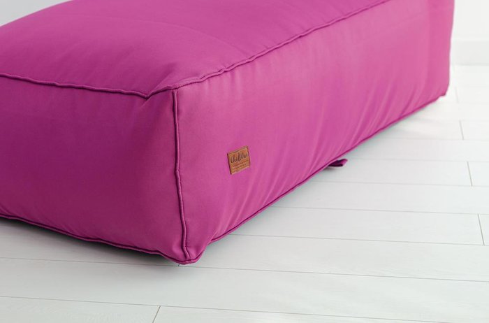 Лежак с подлокотником Angle розового цвета - лучшие Бескаркасная мебель в INMYROOM
