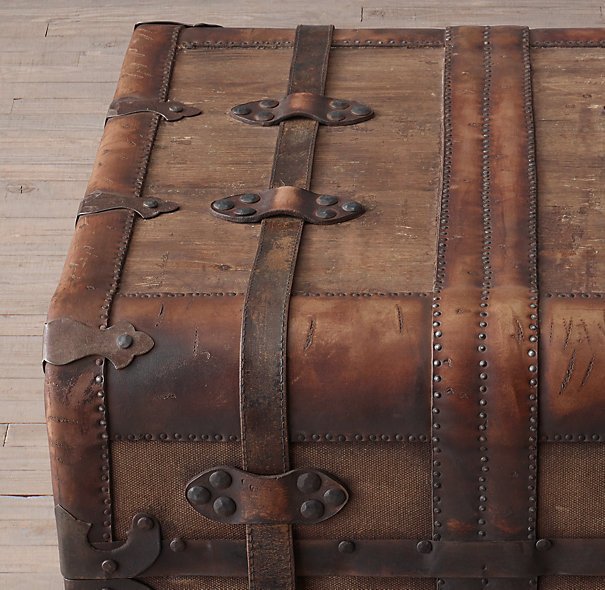 Приставной столик 18th c. French steamer trunk square - лучшие Журнальные столики в INMYROOM