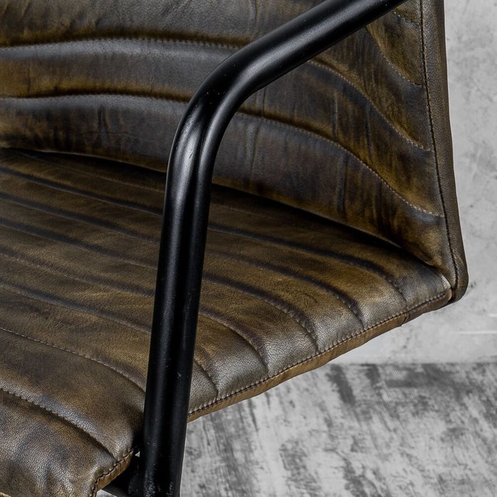 Стул коричневого цвета с металлическим каркасом - лучшие Обеденные стулья в INMYROOM