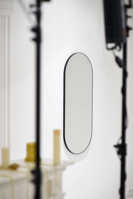 Настенное овальное зеркало Delatta 47х110 в ремне из натуральной кожи  - лучшие Настенные зеркала в INMYROOM