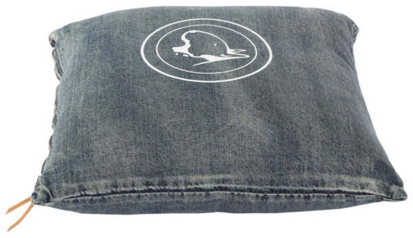 Подушка на диван "Denim Dream" - лучшие Декоративные подушки в INMYROOM Подушка на диван "Denim Dream" - лучшие Декоративные подушки в INMYROOM