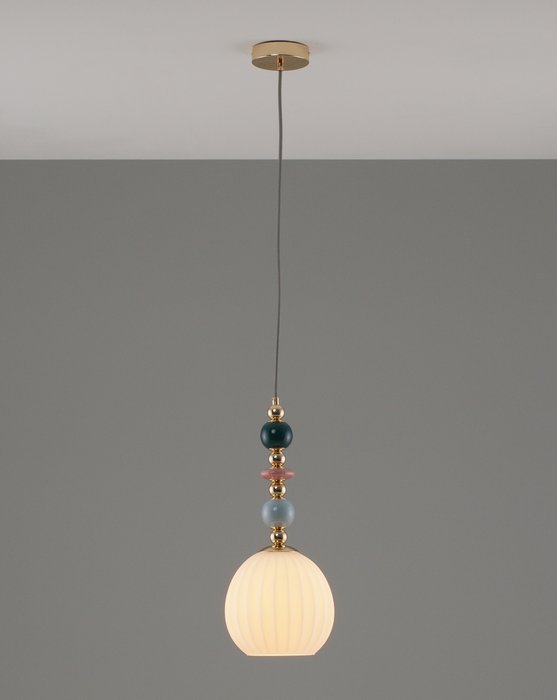 Светильник подвесной Charm со стеклянным плафоном белого цвета - купить Подвесные светильники по цене 10990.0