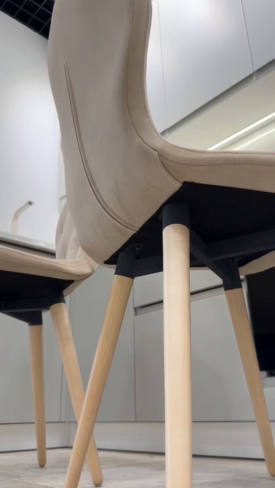 Обеденный стул Sheffild бежевого цвета - лучшие Обеденные стулья в INMYROOM Обеденный стул Sheffild бежевого цвета - лучшие Обеденные стулья в INMYROOM