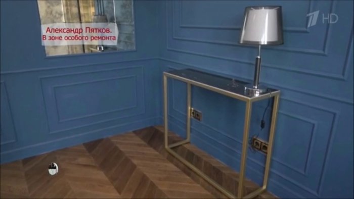 Консоль золотистого цвета с чёрной мраморной столешницей - лучшие Консоли в INMYROOM Консоль золотистого цвета с чёрной мраморной столешницей - лучшие Консоли в INMYROOM