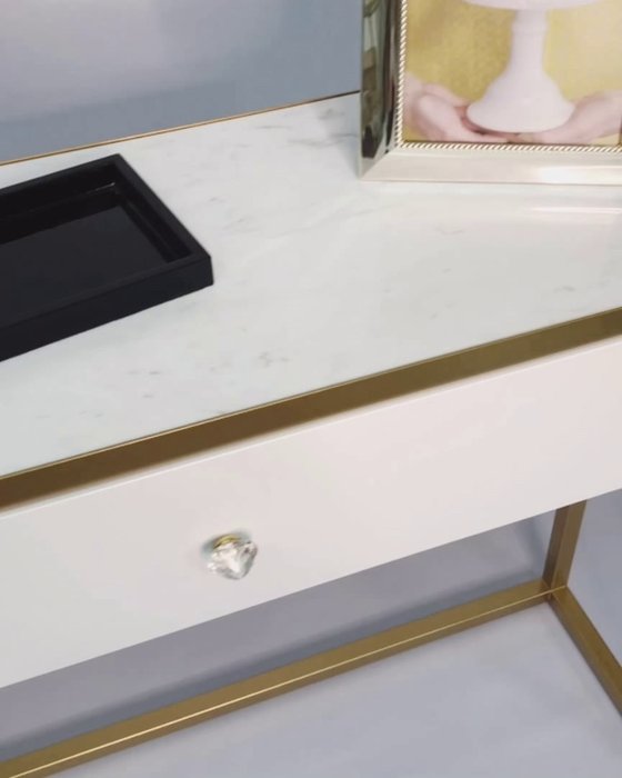 Консоль золотистого цвета с мраморной столешницей и ящиком - лучшие Консоли в INMYROOM