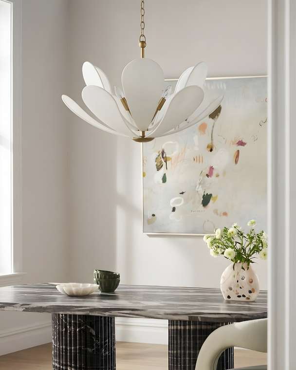 Золотистая люстра "Флэк" с белым абажуром