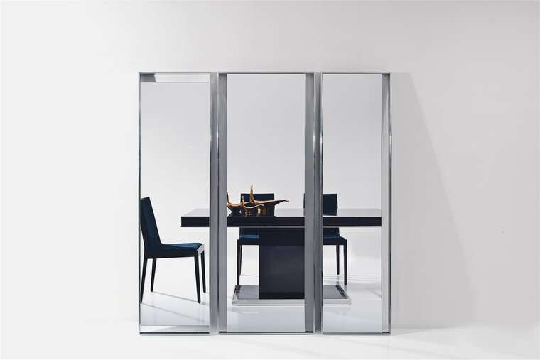 Напольное зеркало с рамой из металла