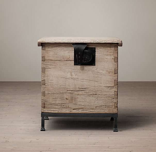 Приставной столик 18th c. oak trunk