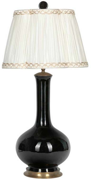 Настольная лампа с абажуром черно-бежевого цвета