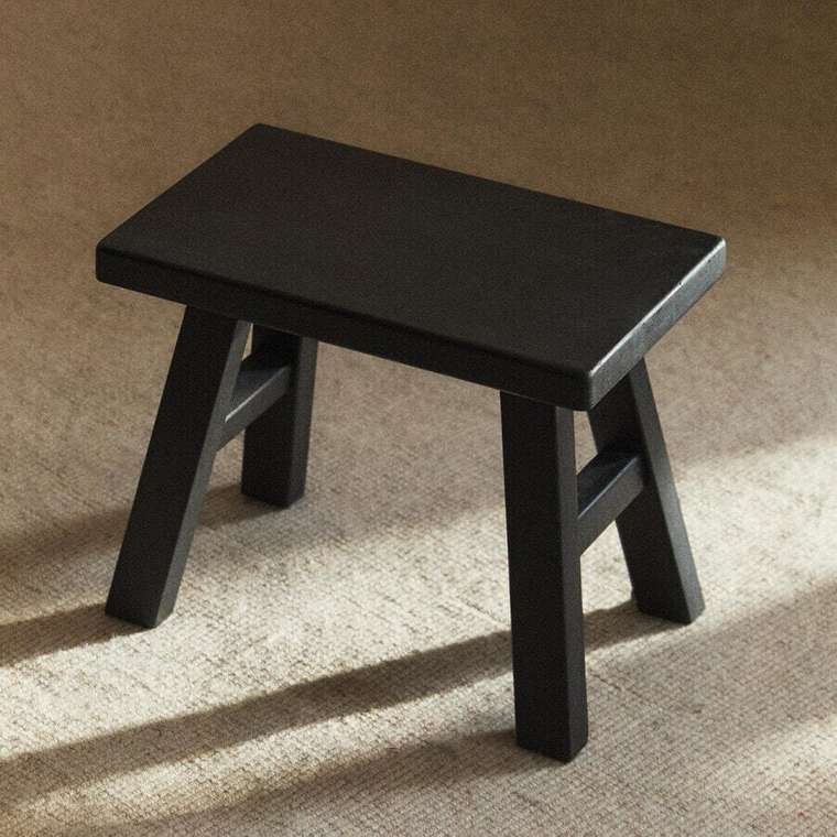 Маленькая табуретка