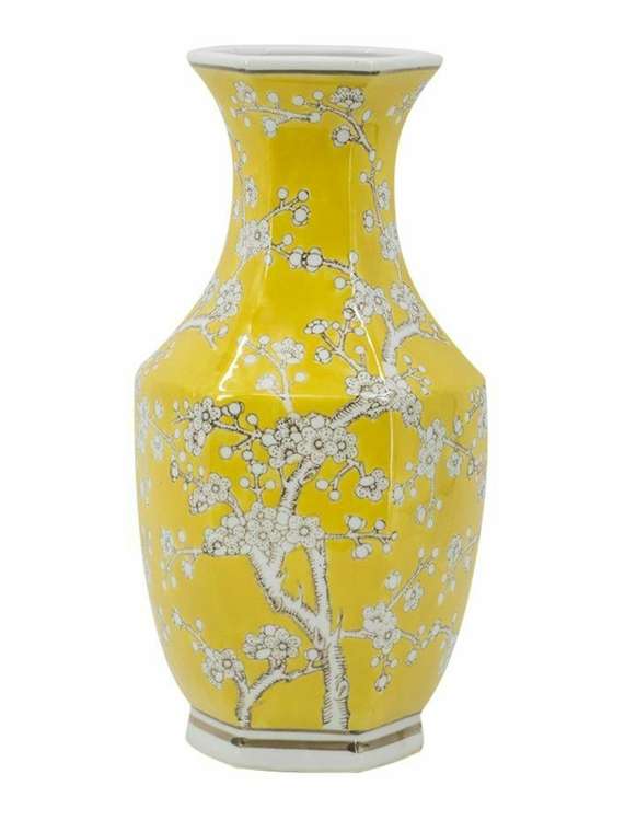 Фарфоровая ваза желто-белого цвета