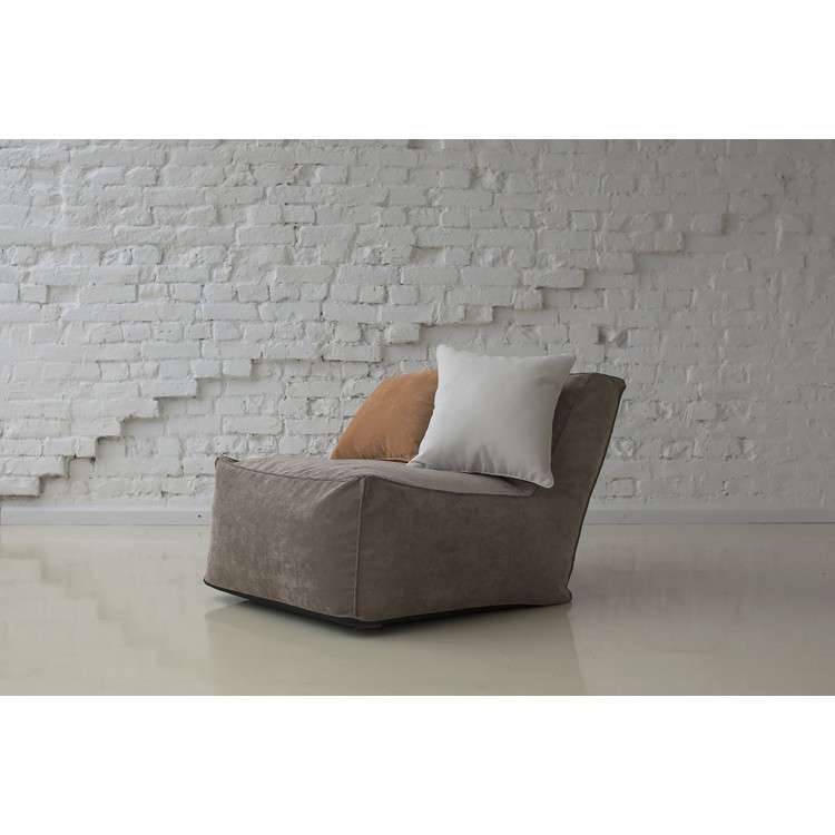 Кресло с наклонной спинкой Ivonne коричневого цвета