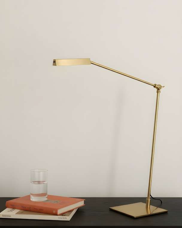 Золотая настольная лампа "Уве"