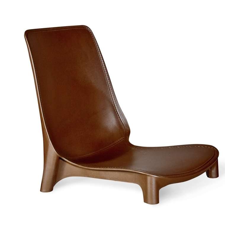 Обеденная группа из стола и четырех стульев коричневого цвета