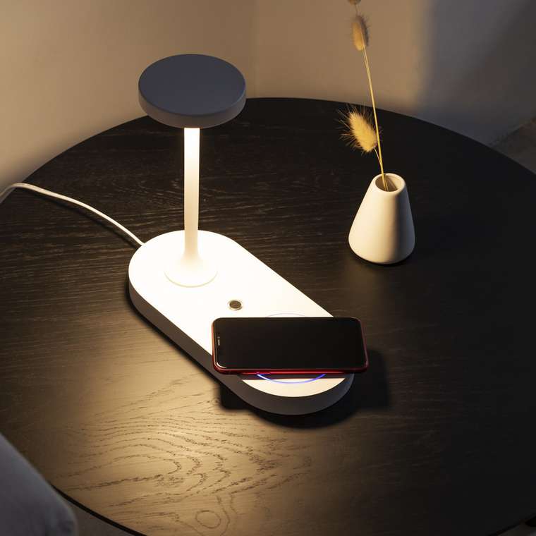 Лампа настольная с USB разъемом и функцией беспроводной зарядки устройств Ceres белого цвета