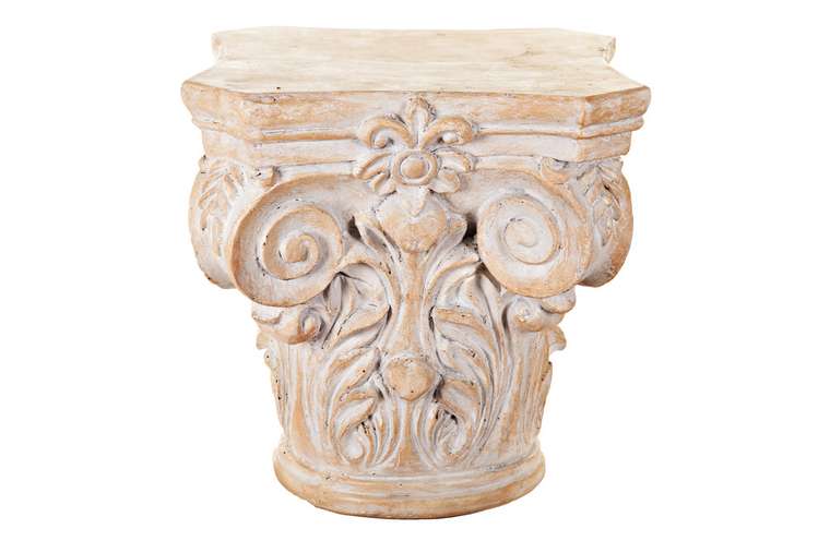 Журнальный столик из искусственного камня в виде постамента 