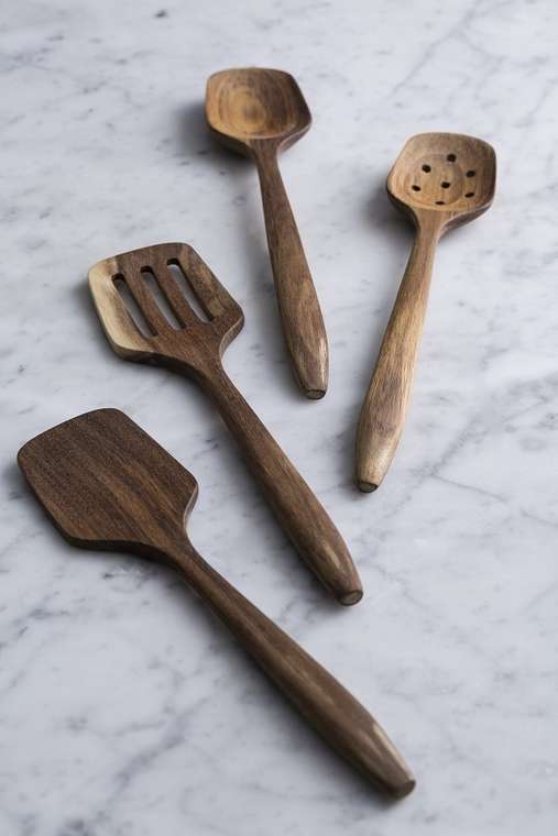 Лопатка деревянная с прорезями Modern Kitchen
