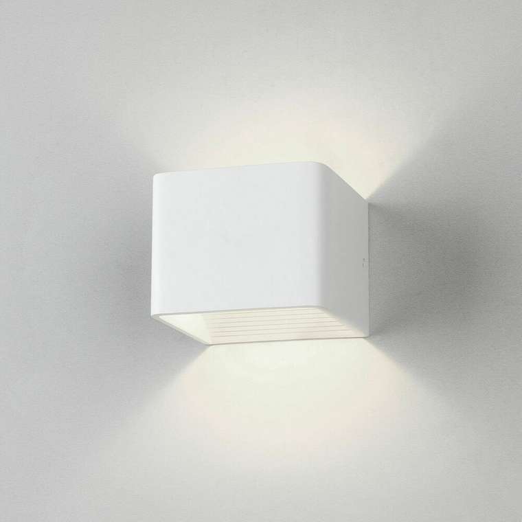 Настенный светодиодный светильник Corudo белого цвета