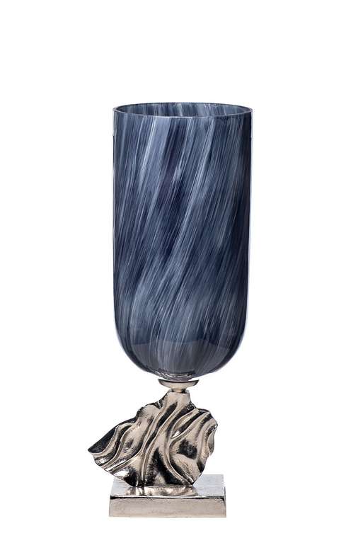 Стеклянная ваза синего цвета