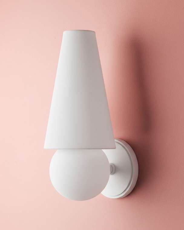 Белое бра “Дрю” с конусным плафоном