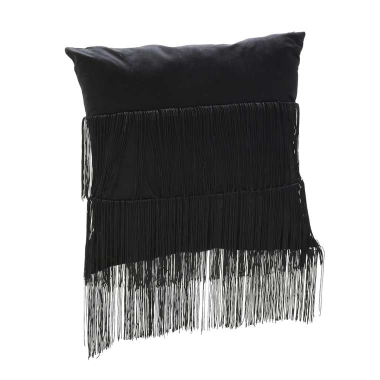 Подушка с бахромой черного цвета