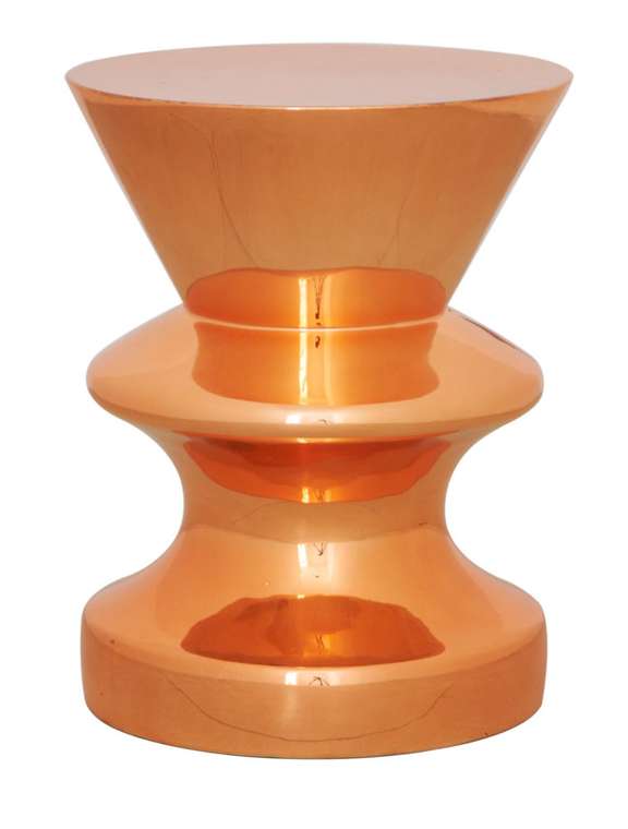 Столик-табурет из смолы оранжевого цвета