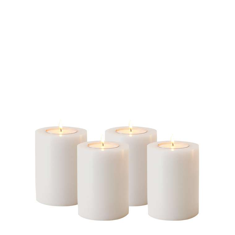 Набор из четырех свечей белого цвета