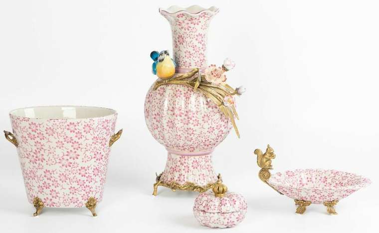 Фарфоровая ваза с птичкой бело-розового цвета