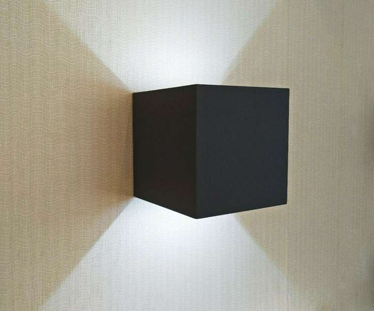 Уличный настенный светодиодный светильник Куб черного цвета