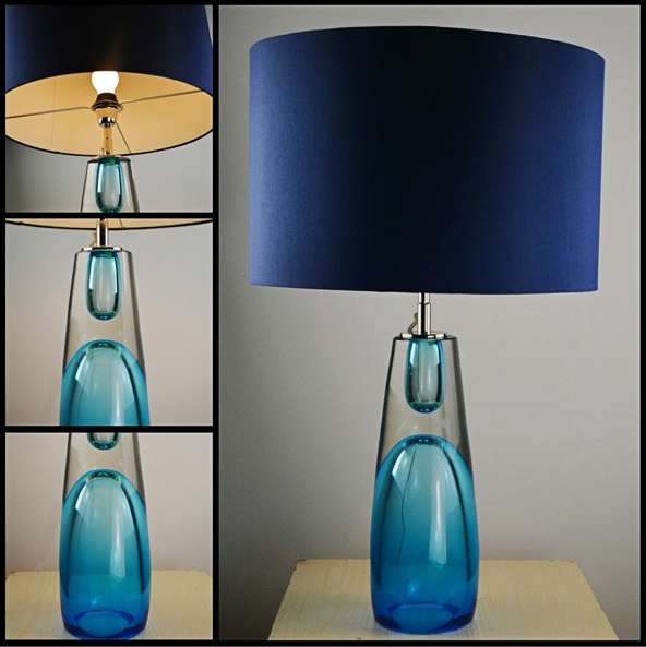 Настольная лампа с синим абажуром