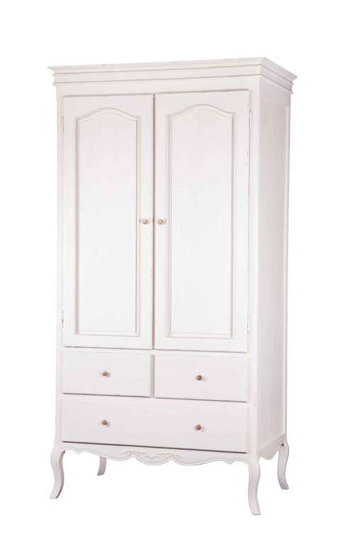 Шкаф из дерева белого цвета