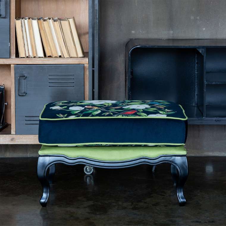 Банкетка для кресла Цветущая аристократка черно-зеленого цвета