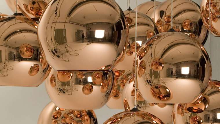Подвесной светильник Tom Dixon Copper Shade в виде зеркального шара медного цвета