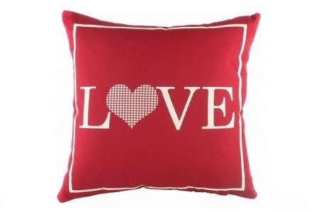 Подушка с надписью Love
