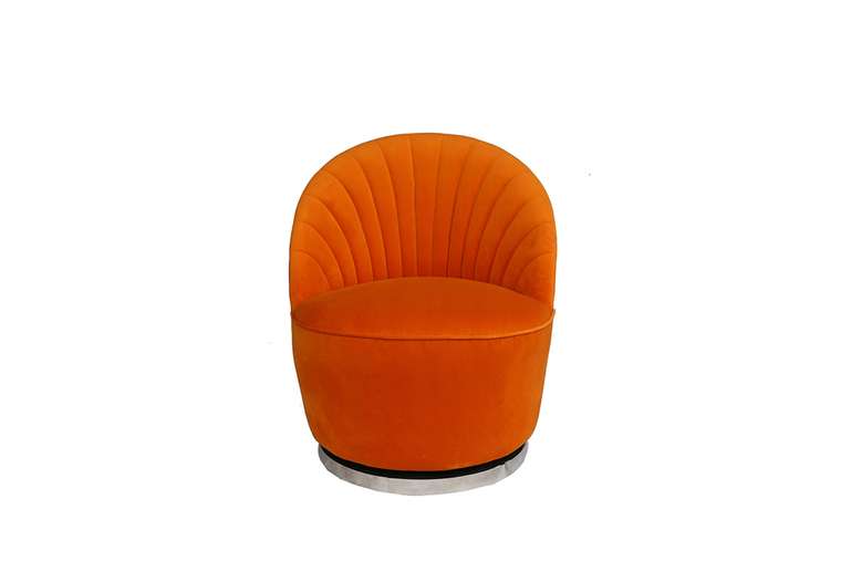 Кресло вращающееся оранжевого цвета