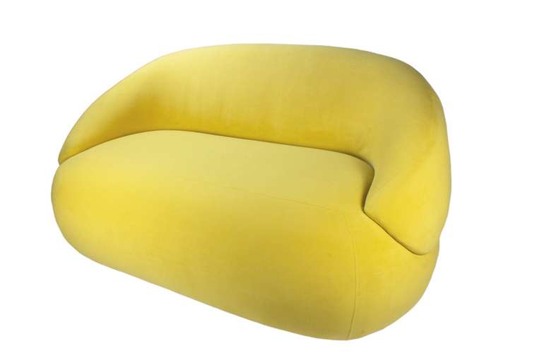 Прямой диван Capsula желтого цвета