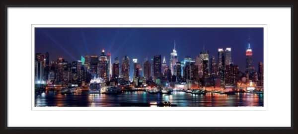 Постер с паспарту в раме "Manhattan skyline at night"