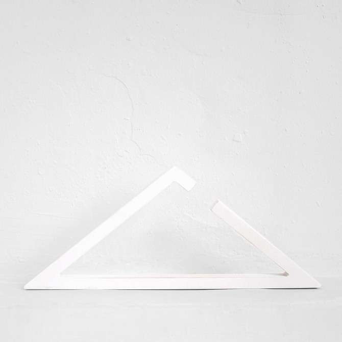 Комплект из пяти вешалок Треугольник в белом цвете
